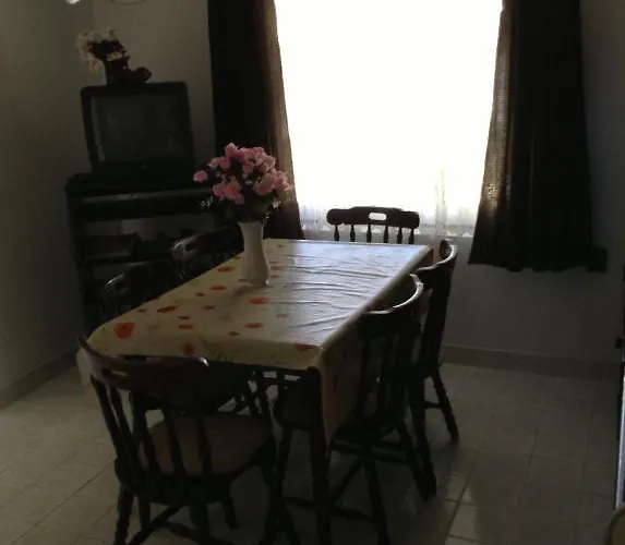 Lukacs Panzio Apartament *